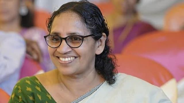 'ഷാഫി പറമ്പിലിനെ ഒരു മതത്തിന്റെ ആളാക്കി; മതസ്പര്ധവളര്ത്തി രാഷ്ട്രീയനേട്ടത്തിന് ശ്രമിച്ചു'; കെകെ ലതികയ്ക്കെതിരെ ഡിജിപിക്ക് പരാതി