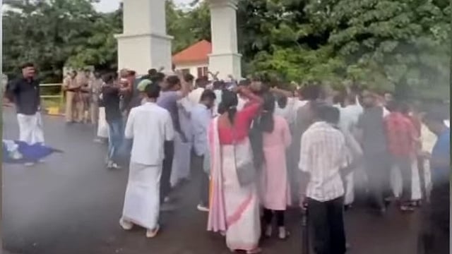കെഎസ് യു- എംഎസ്എഫ് സഖ്യത്തിന് ചരിത്രവിജയം; പരിയാരം മെഡിക്കല് കോളജ് യൂണിയന് എസ്എഫ്ഐക്ക് നഷ്ടമായി