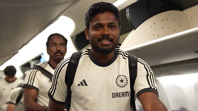 'എട മോനെ, ഹാപ്പിയല്ലേ'- ടീം ഇന്ത്യ വിമാനത്തില് സഞ്ജു 'രംഗണ്ണന്' (വീഡിയോ)
