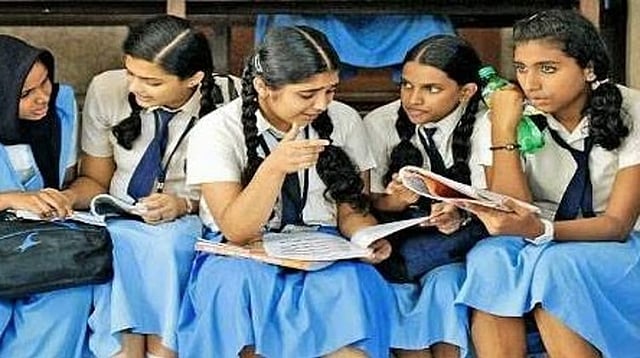 പ്ലസ്വൺ അലോട്മെന്റ്; താത്കാലിക പ്രവേശനത്തിന് അനുമതിയില്ല; നാളെ അഞ്ച് മണി വരെ സ്കൂളിൽ ചേരാം