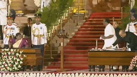 മന്ത്രിമാരുടെ സത്യപ്രതിജ്ഞയ്ക്കിടെ രാഷ്ട്രപതി ഭവനില്‍ 'പുലി'; വീഡിയോ വൈറല്‍