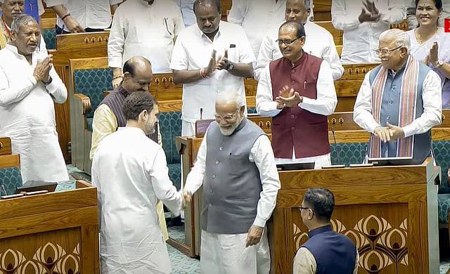 'സൗഹൃദത്തിന്റെ ഹസ്തദാനം'; മോദിക്ക് ഷേക്ക് ഹാന്‍ഡ് നല്‍കി രാഹുല്‍ ( വീഡിയോ)
