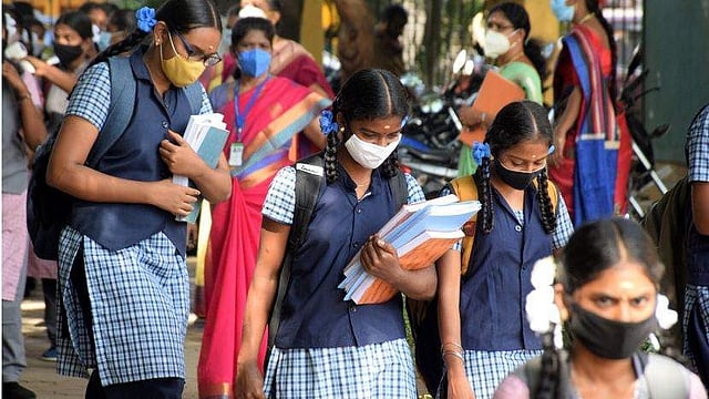 പ്ലസ് വണ്‍ ക്ലാസുകള്‍ നാളെ തുടങ്ങും, ഇതുവരെ ചേര്‍ന്നത്  3.22 ലക്ഷം കുട്ടികള്‍