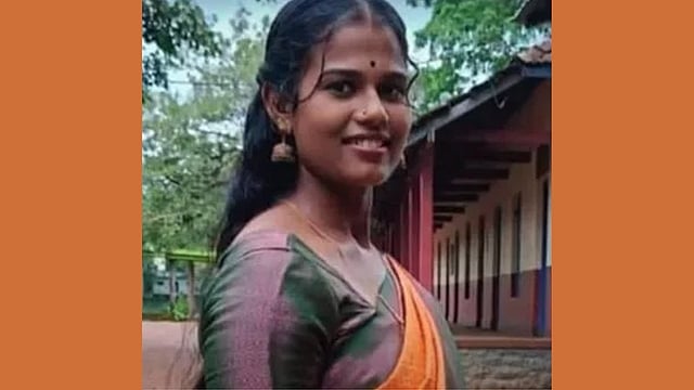 'തിരിച്ചു വരുമ്പോഴേക്കും പണം റെഡിയാക്കാം', മൈക്രോ ഫിനാൻസുകാർ വീട്ടിലെത്തിയതിനു പിന്നാലെ യുവതി മരിച്ച നിലയിൽ