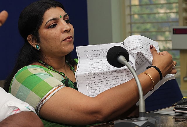 സരിത എസ്. നായര് വാര്ത്താസമ്മേളനത്തില്