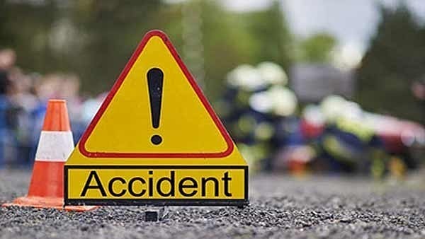 വള്ളംകളി കണ്ട് മടങ്ങുന്നതിനിടെ ട്രെയിന്‍ തട്ടി അപകടം; രണ്ട് പേര്‍ മരിച്ചു