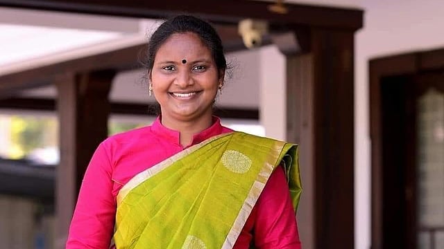 'രമ്യ ഹരിദാസിനോടാണ്; ആവശ്യമുള്ളിടത്ത് മാത്രം പാട്ടുപാടുക, ഒപ്പമുള്ള ഇത്തിള്ക്കണ്ണിയെ കഴിവതും വേഗം ഒഴിവാക്കുക'