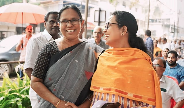 'മരിച്ച മനുഷ്യരേയും തോറ്റ മനുഷ്യരേയും ചേർത്തു പിടിച്ച നാടാണിത്; ചിരി മായാതെ മടങ്ങൂ ടീച്ചർ...' 