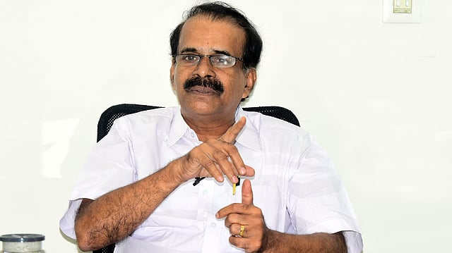 ഗണഗീതം പാടിയാല് എന്താണ് പ്രശ്നം?; ദേശഭക്തിയാണ് ഗാനത്തിന്റെ ആശയമെന്ന് കേന്ദ്രമന്ത്രി ജോര്ജ് കുര്യന്