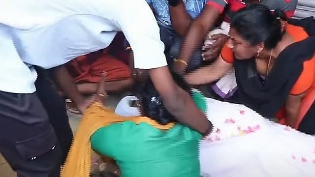 ചിട്ടിപ്പണം ലഭിച്ചില്ല, പ്രസിഡന്റിനെതിരെ ആത്മഹത്യാക്കുറിപ്പ്; മൃതദേഹവുമായി സഹകരണ സംഘത്തിന് മുമ്പില്‍ പ്രതിഷേധം