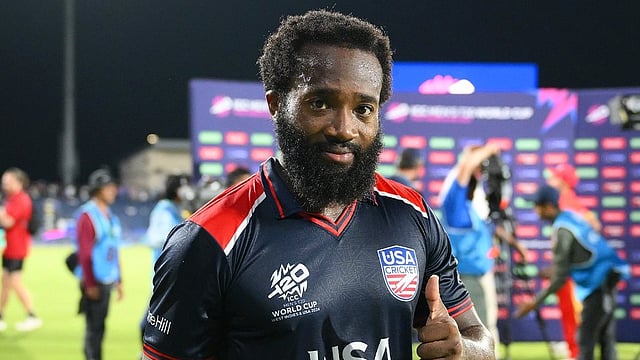  'സിക്‌സടി വീരന്‍', സ്‌ട്രൈക്ക് റേറ്റ് 235; ആരാണ് ആരോണ്‍ ജോണ്‍സ്? 