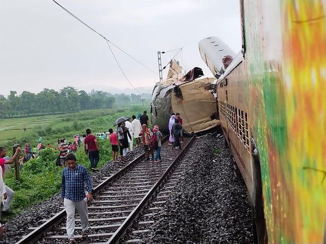 അപകടത്തില്പ്പെട്ട ടെയിനുകള്