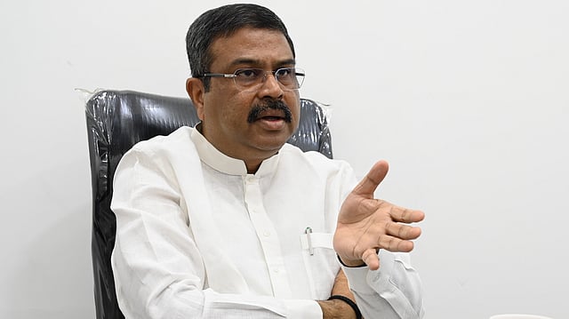 നീറ്റ്: ഏതു തരത്തിലുള്ള ചര്ച്ചയ്ക്കും തയ്യാര്; ഒരാളെ പോലും രക്ഷപ്പെടാന് അനുവദിക്കില്ലെന്ന് കേന്ദ്രമന്ത്രി ധര്മ്മേന്ദ്ര പ്രധാന്