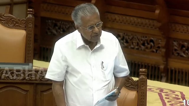 'ഇടിമുറിയില് കൂടി വളര്ന്നുവന്നതല്ല; എസ്എഫ്ഐ ആയതുകൊണ്ടുമാത്രം 35 പേര് കൊല്ലപ്പെട്ടു; ഇത്തരമൊരു അനുഭവം കെഎസ്യുവിന് പറയാനുണ്ടോ?'