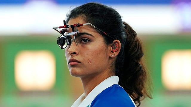 ഇന്ത്യന് പ്രതീക്ഷകള് വാനോളം; മനു ഭാകര് വനിതാ ഷൂട്ടിങ് ഫൈനലില്