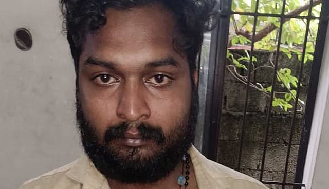 മുന്നോട്ടു നില്ക്കാനാവശ്യപ്പെട്ടു, സ്വകാര്യ ബസ് കണ്ടക്ടറെ മദ്യക്കുപ്പി കൊണ്ട് കുത്തി, ആക്രമിച്ചത് കഞ്ചാവ് കേസിലെ പ്രതി