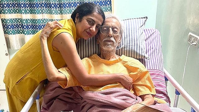 'അച്ഛൻ സുഖം പ്രാപിച്ചു വരുന്നു'; ചാരുഹാസനൊപ്പമുള്ള ചിത്രം പങ്കുവച്ച് സുഹാസിനി