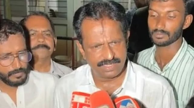 രാത്രിയില് പൊലീസ് സ്റ്റേഷന് ഉപരോധത്തിനിടെ മാധ്യമങ്ങളോട് പ്രതികരിക്കുന്ന എം വിന്സെന്റ് എംഎല്എ