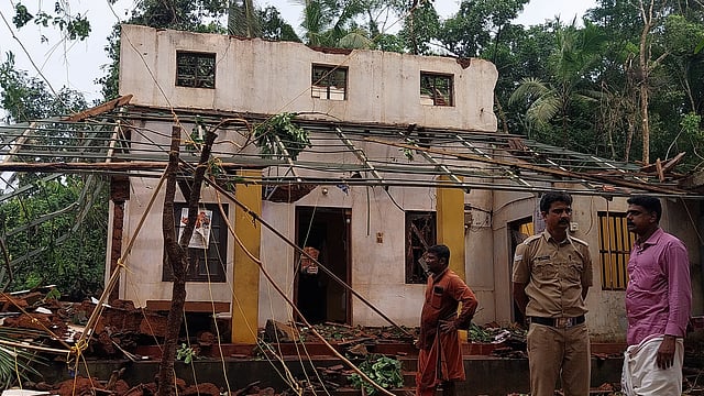 കല്ലും ചെളിയും വെള്ളവും ഇരച്ചെത്തി; കണ്ണൂരിൽ മനുഷ്യ നിർമിത 'ഉരുൾ പൊട്ടൽ', ഞെട്ടിത്തരിച്ച് നാട്ടുകാർ (വീഡിയോ)