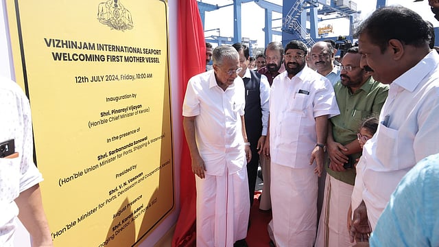 അദാനിക്ക് നന്ദി, വികസന അധ്യായത്തിന്റെ പുതിയ ഏട്, വിഴിഞ്ഞം പദ്ധതിയിലൂടെ ഇന്ത്യ ലോകഭൂപടത്തില്‍ ഇടംപിടിച്ചെന്ന് മുഖ്യമന്ത്രി 