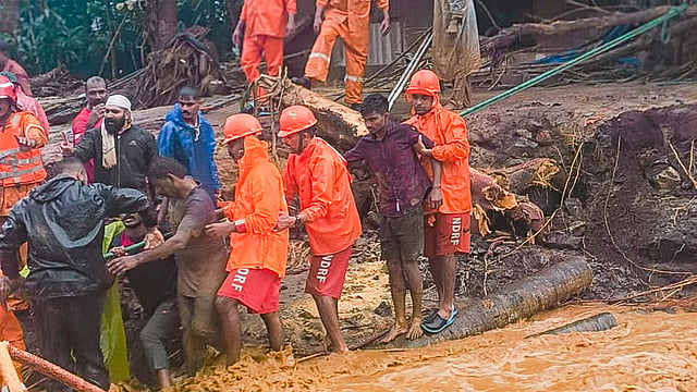 രക്ഷാപ്രവര്‍ത്തനത്തിന് സൈന്യവും; താത്കാലിക പാലം നിര്‍മിക്കും; ഹെലികോപ്റ്ററിന് ഇറങ്ങാനായില്ല