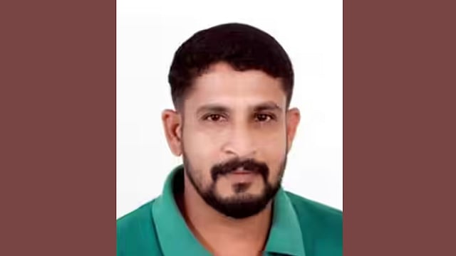 അമ്പലപ്പുഴയില് ക്ഷേത്ര കല്പ്പടവില് ചെരിപ്പ്; തിരച്ചിലിനൊടുവില് കുളത്തില് യുവാവിന്റെ മൃതദേഹം
