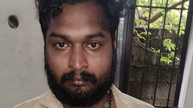 ബസ് കണ്ടക്ടര്