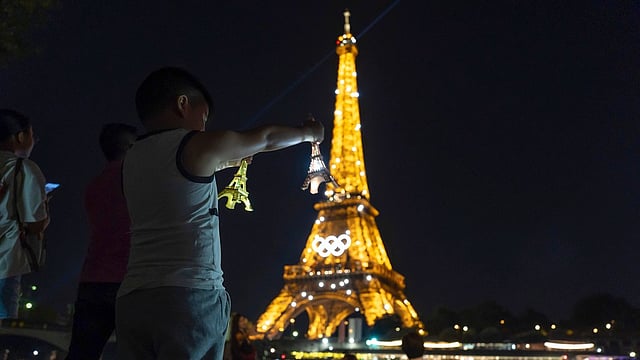 eiffel tower light up with olympic colours