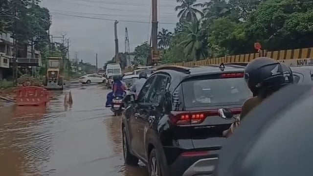 അരൂർ- തുറവൂർ ഉയരപ്പാത: മഴ പെയ്താൽ സ്ഥിതി മോശം; കലക്ടർ മൂകസാക്ഷിയായി ഇരിക്കരുതെന്ന് ഹൈക്കോടതി