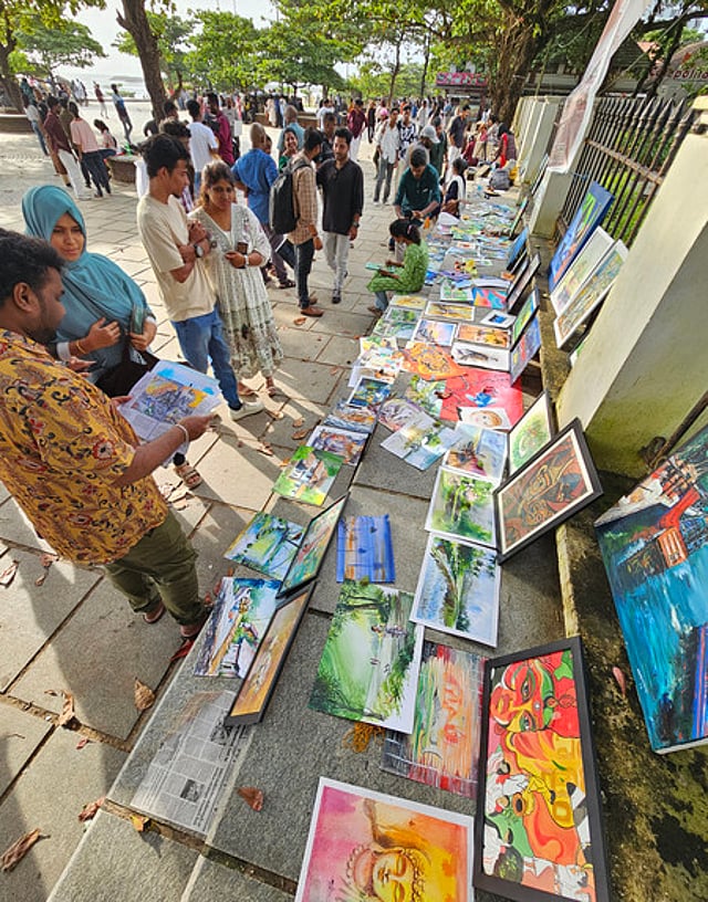 ദുരന്തത്തിൽ മരിച്ചവർക്ക് ശ്രദ്ധാഞ്ജലി അർപ്പിച്ച് കോഴിക്കോട് നടന്ന ചിത്രപ്രദർശനം
