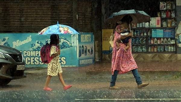 തുലാവര്‍ഷം വരുന്നു: തെക്കന്‍ കേരളത്തില്‍ കൂടുതല്‍ മഴയ്ക്ക് സാധ്യത; ഇന്ന് 6 ജില്ലകളില്‍ യെല്ലോ അലര്‍ട്ട്