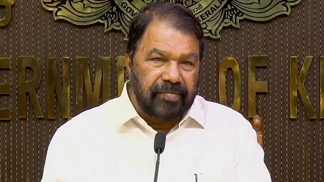പരീക്ഷക്ക് ദിവസങ്ങള്‍ മാത്രം; പാഠപുസ്തകങ്ങള്‍ ഇല്ല; കേന്ദ്ര സര്‍ക്കാര്‍ അടിയന്തരമായി ഇടപെടണമെന്ന് വി ശിവന്‍കുട്ടി
