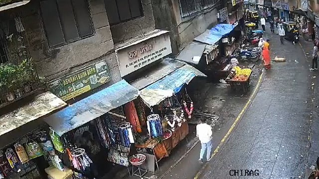അഞ്ച് നില കെട്ടിടത്തിന് മുകളിൽ നിന്ന് നായ ദേഹത്തേക്ക് വീണു; മൂന്ന് വയസുകാരിക്ക് ദാരുണാന്ത്യം, വിഡിയോ