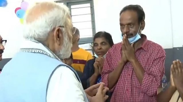 'ഇരിക്കാന് ഒരു കൂരമാത്രം മതി', പ്രധാനമന്ത്രിക്ക് മുന്നില് വിങ്ങിപ്പൊട്ടി അയ്യപ്പന്; കൂടെയുണ്ടെന്ന് മോദി