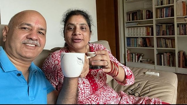 'ഇത് സ്വാതന്ത്ര്യത്തിന്റെ ചായ'; ഭാര്യക്കൊപ്പമുള്ള പ്രഭാത സെല്‍ഫി പങ്കിട്ട് മനീഷ് സിസോദിയ