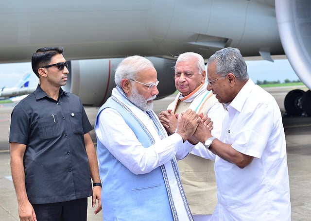 വയനാടിന്റെ കണ്ണീരൊപ്പാന് മോദിയെത്തി; ഹെലികോപ്റ്ററില് ദുരന്തഭൂമിയിലേക്ക്
