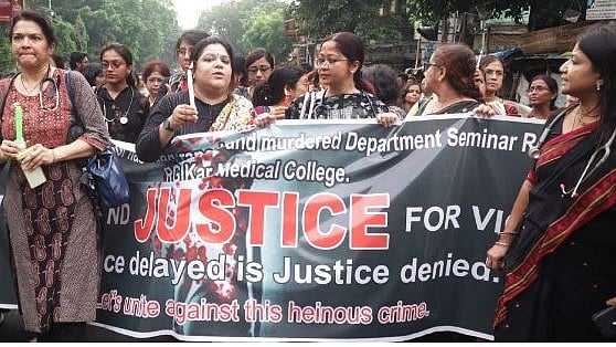 'രാജ്യത്ത് ഒരോദിവസവും 90 പേര്‍ ബലാത്സംഗത്തിന് ഇരയാകുന്നു; ബംഗാളില്‍ മാത്രം പ്രതിഷേധവുമായി ജനം തെരുവില്‍'