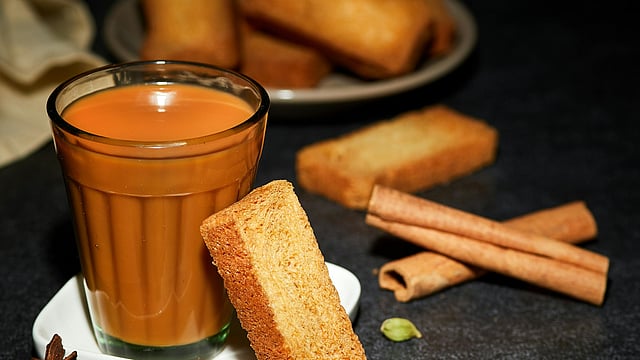 അസിഡിറ്റി ഒഴിവാക്കാന്‍ ഏലയ്ക്ക ചായ? പിന്നിലെ ശാസ്ത്രം