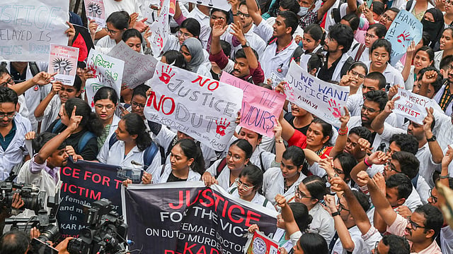 ഡോക്ടറുടെ കൊലപാതകം: കൊല്ക്കത്ത ആര്ജി കര് മെഡിക്കല് കോളജില് സംഘര്ഷം; ആശുപത്രി അടിച്ചു തകര്ത്തു
