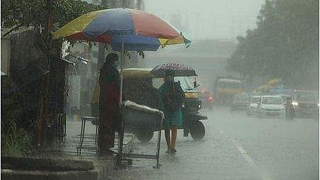 തുലാവർഷം കനക്കുന്നു, ഇന്നും അതിശക്ത മഴയ്ക്ക് സാധ്യത, രണ്ടു ജില്ലകളിൽ ഓറഞ്ച് അലർട്ട്