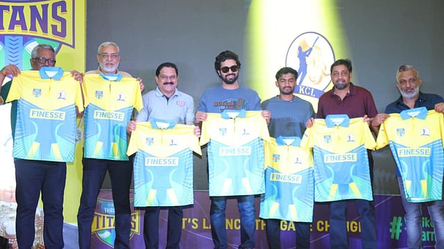 ക്രിക്കറ്റ് പൂരത്തിനൊരുങ്ങി തൃശൂര്‍ ടൈറ്റന്‍സ്; ജഴ്‌സിയും ടീം ആന്തവും പുറത്തിറക്കി