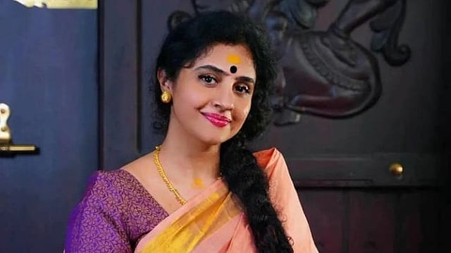 'കംഫര്ട്ടബിള് അല്ലെന്നു തോന്നി, അതുകൊണ്ടാണ്
ഇതുവരെ സിനിമയിലേക്കു വരാതിരുന്നത്'