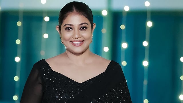 'മാളിക മുകളേറിയ മന്നന്റെ തോളിൽ മാറാപ്പു കേറ്റുന്നതും ഭവാൻ'; ചർച്ചയായി രചനയുടെ ഫെയ്സ്ബുക്ക് പോസ്റ്റ്