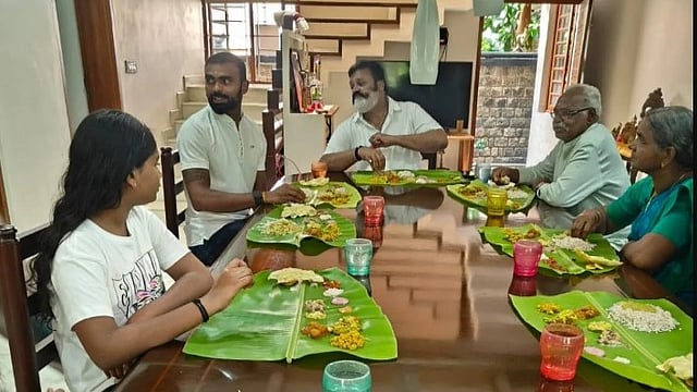 പിആര്‍ ശ്രീജേഷിനും കുടുംബത്തിനും സദ്യയൊരുക്കി കേന്ദ്രമന്ത്രി സുരേഷ് ഗോപി