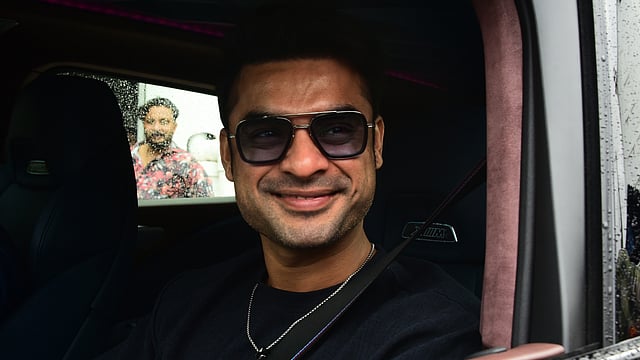 കുറ്റാരോപിതര് രാജിവെച്ച് മാറിനില്ക്കുന്നത് നിഷ്പക്ഷ അന്വേഷണത്തിന് ആവശ്യം: ടൊവിനോ തോമസ്