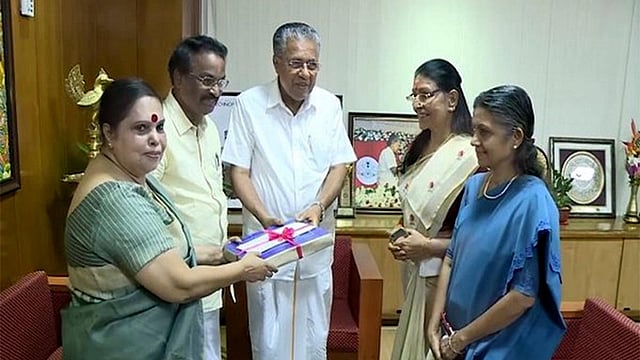 ഹേമ കമ്മിറ്റി റിപ്പോര്ട്ടിന്റെ പൂര്ണരൂപം സര്ക്കാര് ഇന്ന് സമര്പ്പിക്കും; ഹര്ജി നാളെ ഹൈക്കോടതിയില്