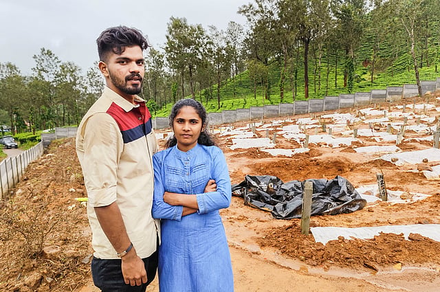 പുത്തുമലയിലെ സംസ്കാരഭൂമിയില് ശ്രുതിക്കൊപ്പം ജെന്സണ്