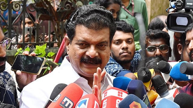 ലക്ഷ്യം പി ശശിയോ?, പരാതിയുമായി പി വി അന്വര് പാര്ട്ടിക്ക് മുന്നിലേക്ക്; എം വി ഗോവിന്ദനെ ഇന്ന് നേരില് കാണും