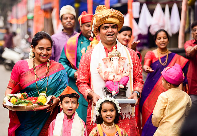 ഇന്ത്യയുടെ സ്വാതന്ത്ര്യസമരകാലത്താണ് ഗണേശോത്സവം എന്ന ആഘോഷത്തിന് പ്രാധാന്യമേറിയത്.