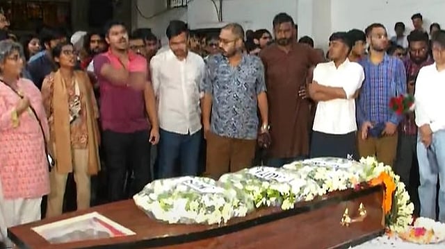 ലാല്‍ സലാം ഡിയര്‍ കോമ്രേഡ്, യെച്ചൂരിക്ക് ജെഎന്‍യുവിന്റെ യാത്രാമൊഴി 